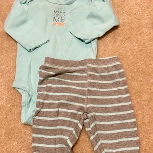 🚨2 for $12🚨 3-6 month carters “mommy loves me”